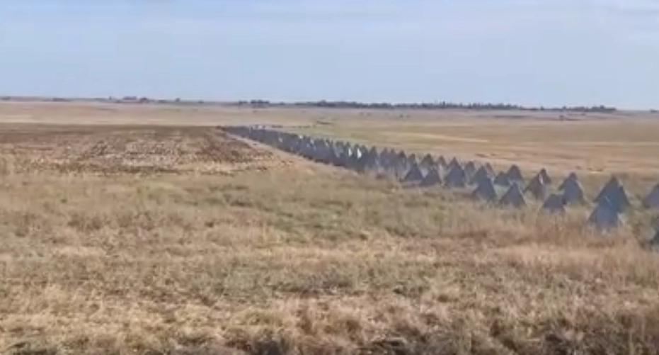 Local observers spot ‘Dragon’s Teeth’ as Russia reinforces Crimea