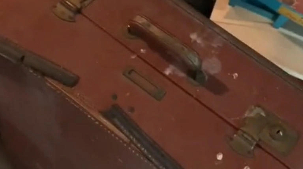 Woman discovers suitcase hidden in attic for 20 years: The contents leave her stunned