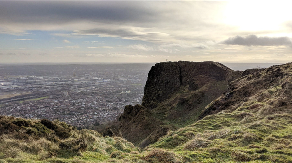 Man takes landscape photo of beautiful nature: Drops jaw over insane detail when he gets home