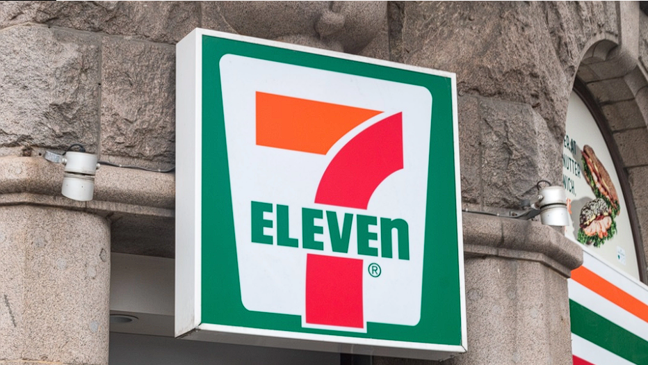 7-Eleven employee: The customer i had last night is a Messiah