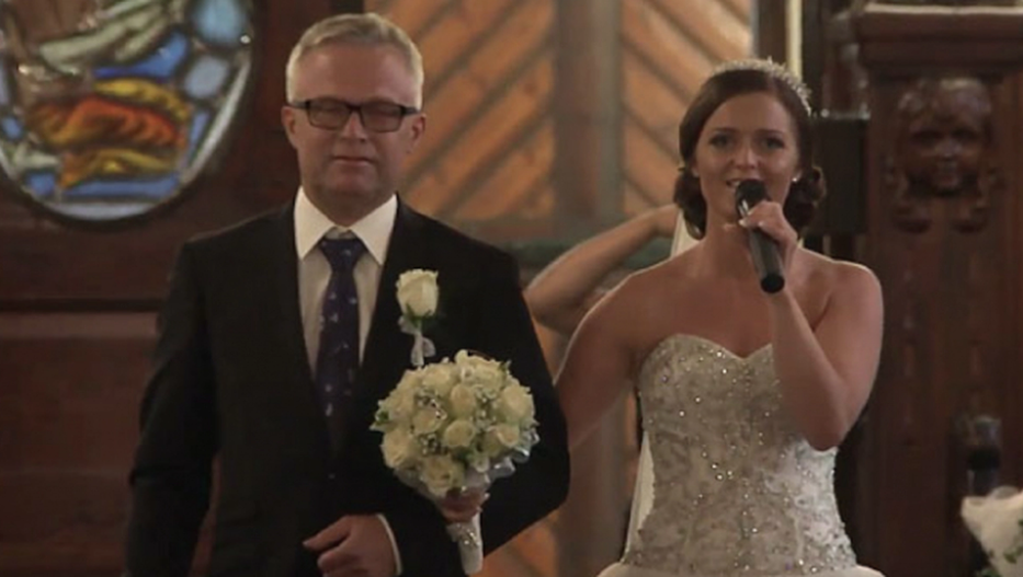 Bride Maria surprises everyone in church – The video touches thousands