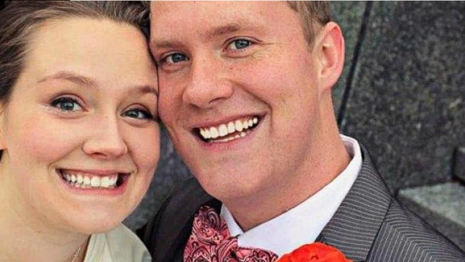 Wedding photo ruined by eerie ‘Ghost Baby’