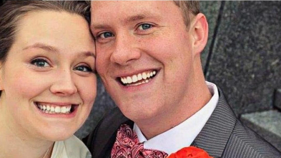 Wedding photo ruined by eerie ‘Ghost Baby’