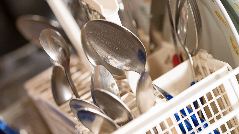 Finally, the answer is here: Should you rinse dishes before putting them in the dishwasher?