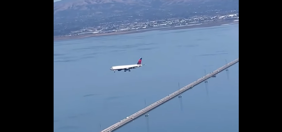 Optical illusion: Is this plane ‘Hanging’ mid-air?