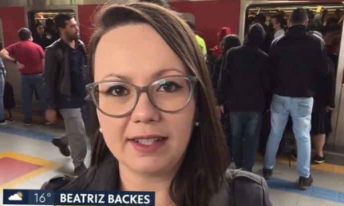 Reporter robbed during live broadcast