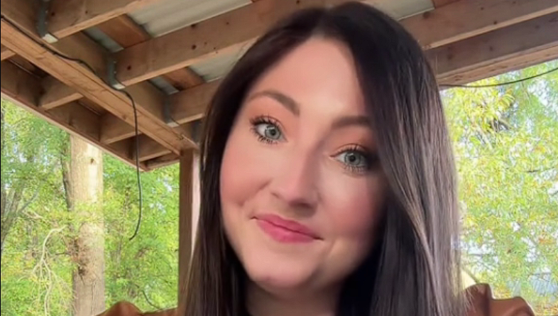 Sara bought a beautiful dress: Unfortunately, she discovered this embarrassing detail too late