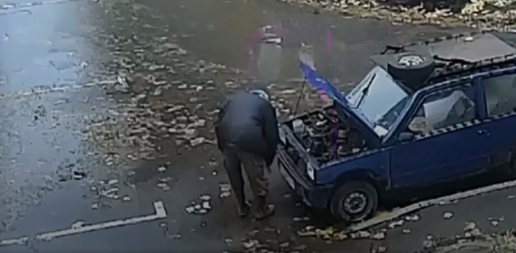 72-year-old pensioner heroically takes down man stealing kid’s phone