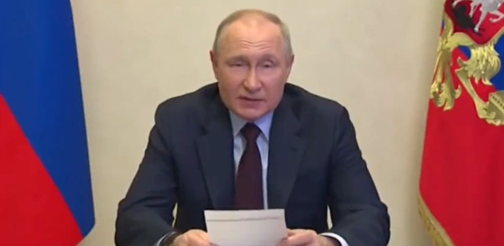 Putin laughs at new sanctions against Russia: Less chance of getting bed bugs