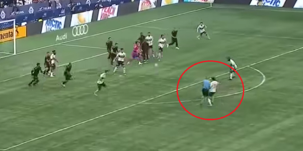 Referee blunder leads to Goal: What was the he thinking?