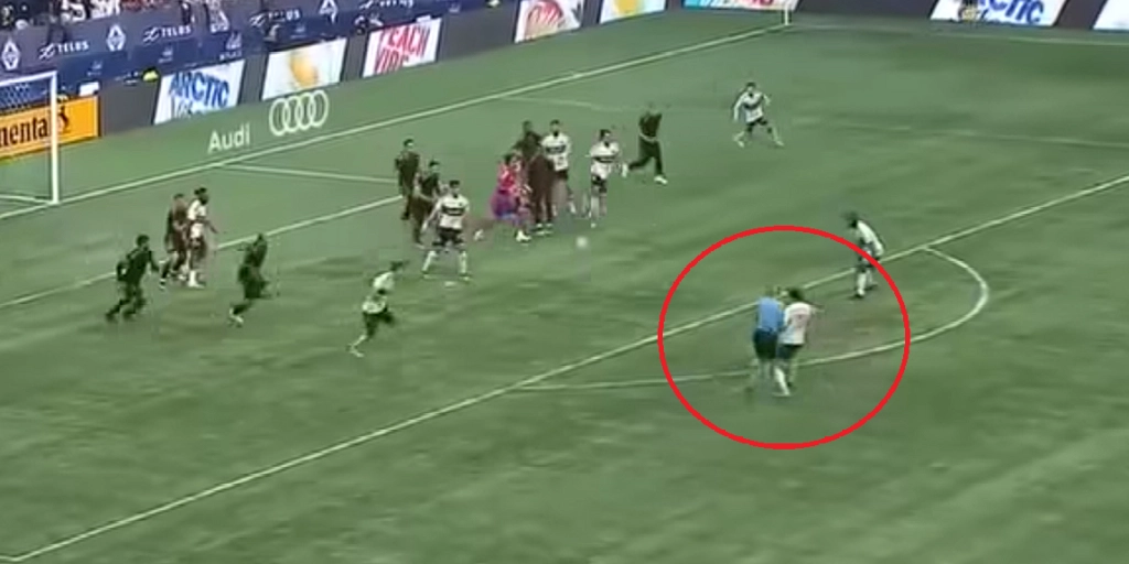 Referee blunder leads to Goal: What was the he thinking?