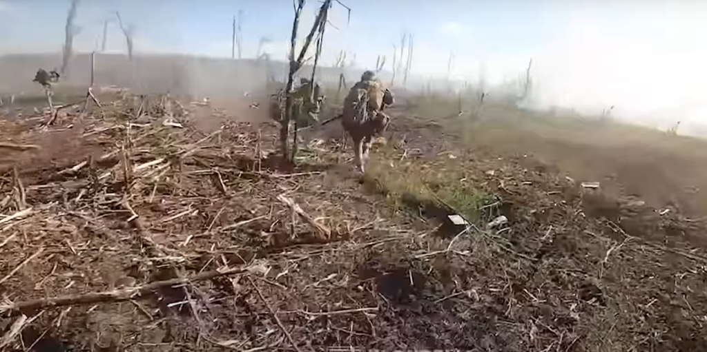 Watch: Ukrainian airstrike forces Russian troops to flee from battlefield