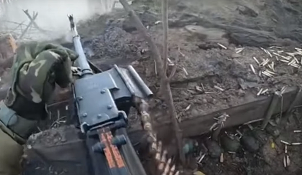 Watch: Ukrainian soldiers fight off Russian attack with heavy gunfire