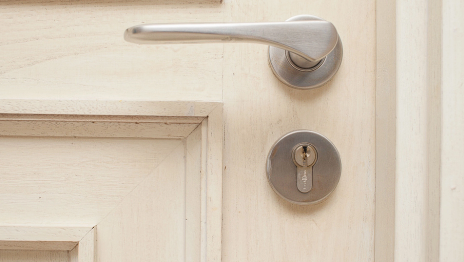 The Simple Bedroom Safety Tip: Closing Your Door at Night