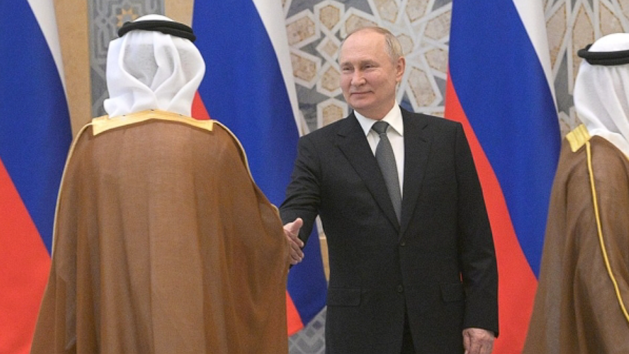 Saudi Prince Breaks Protocol in Putin’s Presence