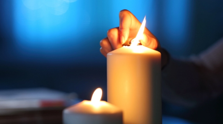 Your Candlelight Can Make You Sick: What You Need to Be Aware of This Christmas