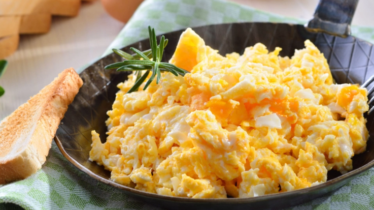 Want to Make Delicious Creamy Scrambled Eggs Like Jamie Oliver? Here’s How You Do It