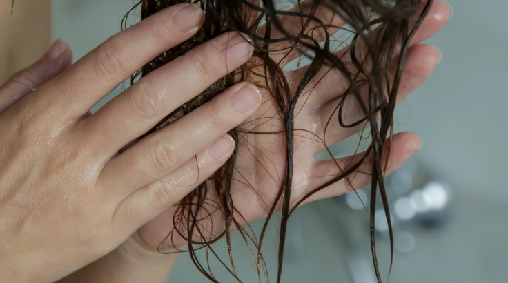 Is It Okay to Go to Bed with Wet Hair?