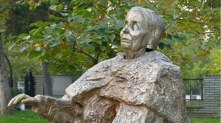 Prophet Predicted Her Own Death – Here’s the Exact Year She Said the Earth Will End