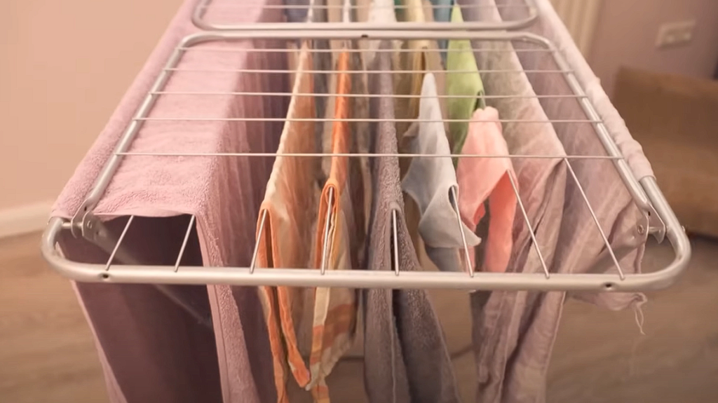 This Trick Can Be a Game-Changer for Drying Your Laundry in Winter