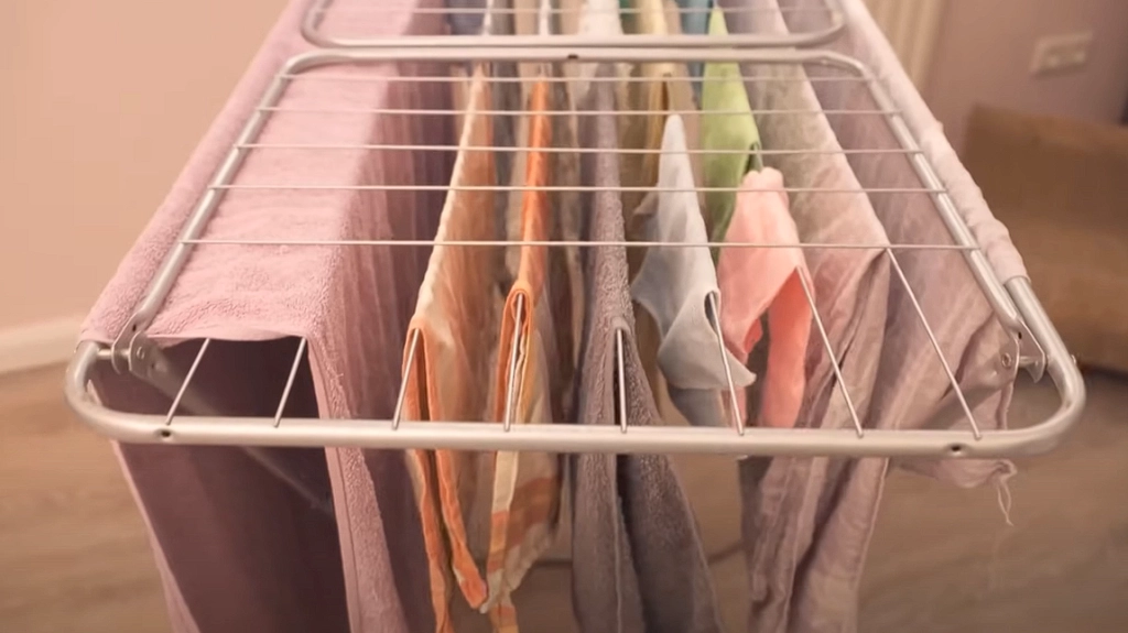 This Trick Can Be a Game-Changer for Drying Your Laundry in Winter