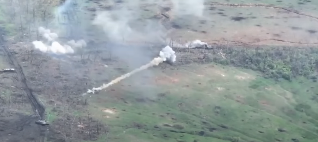 Watch: Ukrainian Tank Outmaneuvers Russian Forces in High-Stakes Encounter