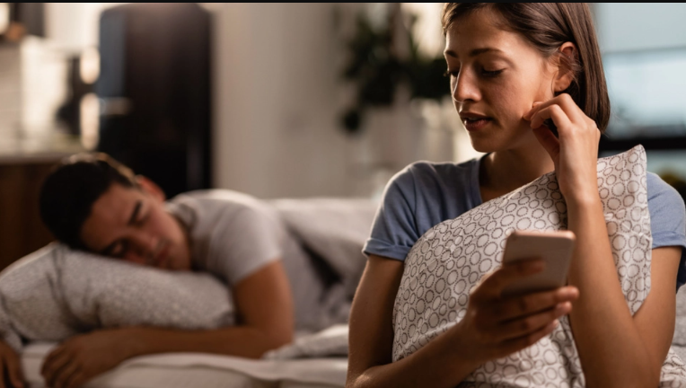 3 Signs Your Partner May Be Cheating: Private Investigator Reveals
