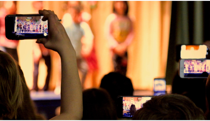 Mother Leaves Theater During School Performance, Outraged Over Daughter’s Role