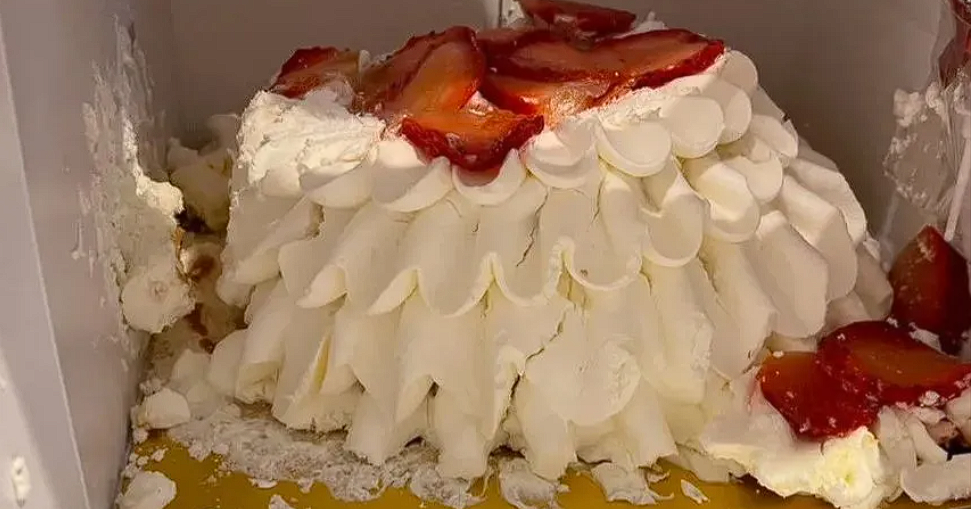 Japanese Christmas Cake Collapse Turns into National Scandal