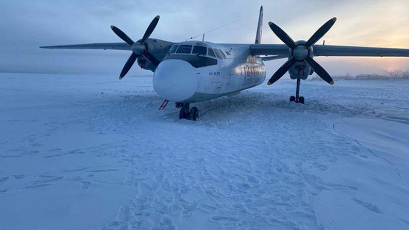 Pilot Makes Major Error: Misses Runway and Lands Plane with 30 People on Frozen Lake