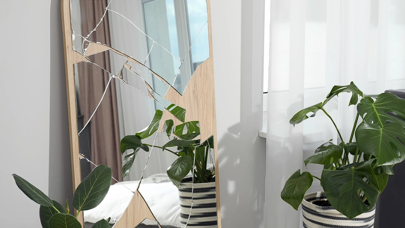 7 Places in Your Home Where You Should Never Hang a Mirror