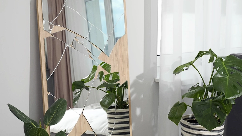 7 Places in Your Home Where You Should Never Hang a Mirror