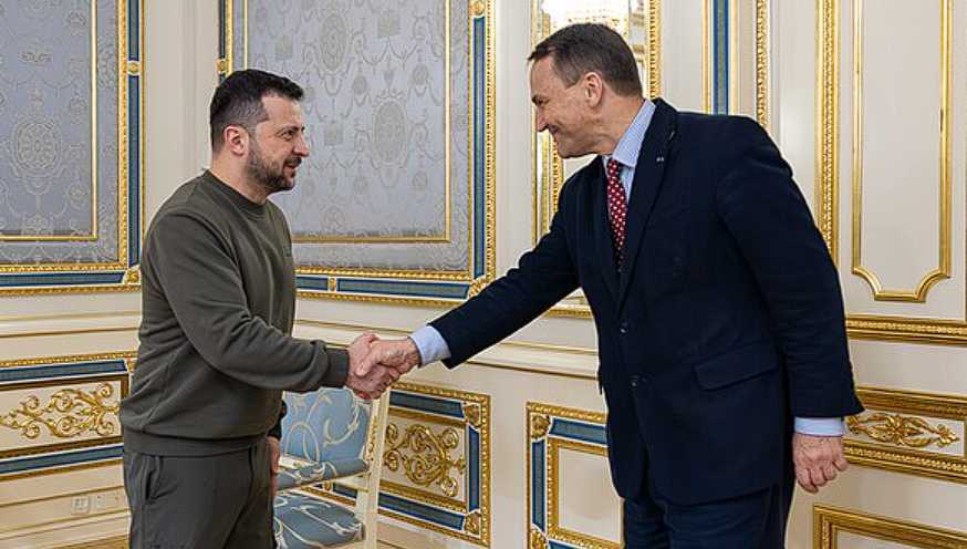 Polish Foreign Minister Advocates for a Firm Stance Against Putin