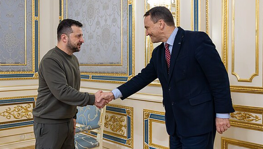 Polish Foreign Minister Advocates for a Firm Stance Against Putin