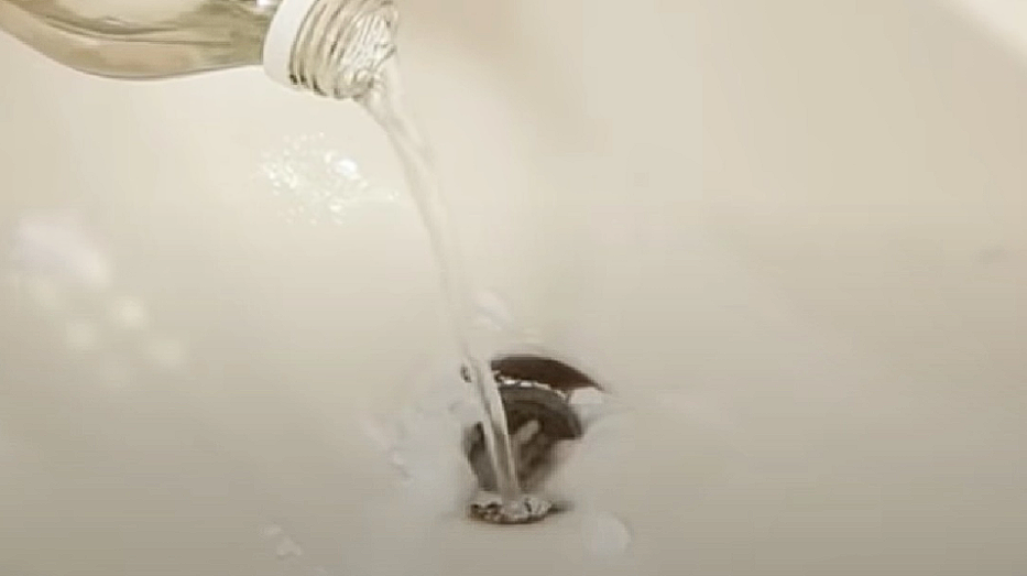 Plumber’s Secret Tip: A Simple Home Remedy Can Unclog a Blocked Sink