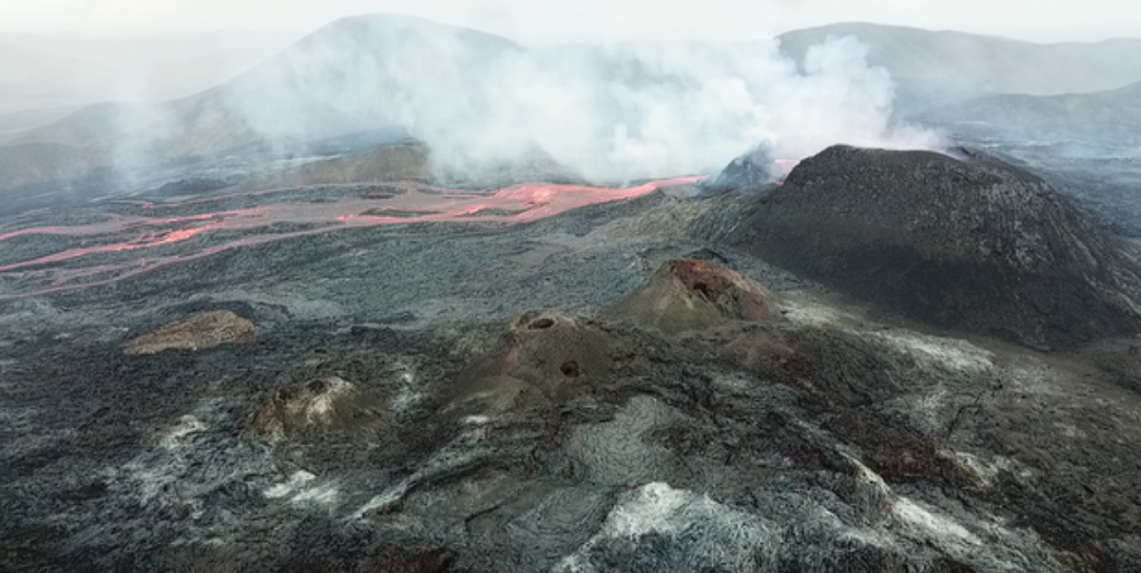 New Volcanic Eruption in Iceland: 4,000 Evacuated