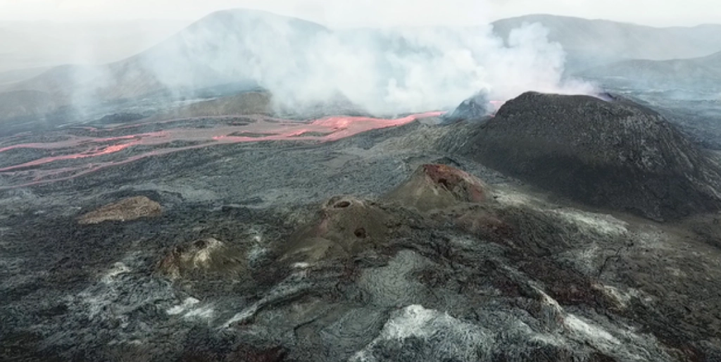New Volcanic Eruption in Iceland: 4,000 Evacuated