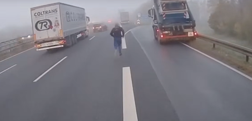 Watch: Truck Driver Heroically Saves Colleague’s Life in Dramatic Highway Incident