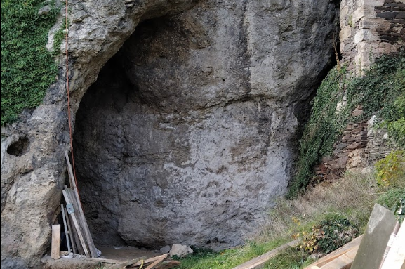 Scientists Discover Oldest Known 3D Map in French Cave