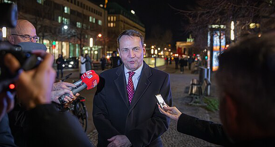 Polish Foreign Minister Highlights Putin’s Strategy to Destabilize EU and Isolate Ukraine