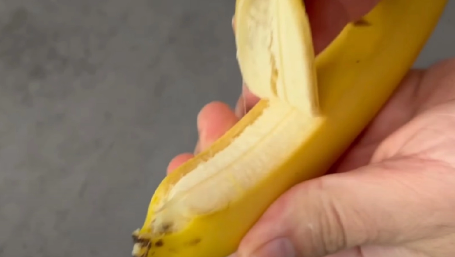 Is Eating a Banana After Dinner Beneficial? Here’s What Science Says