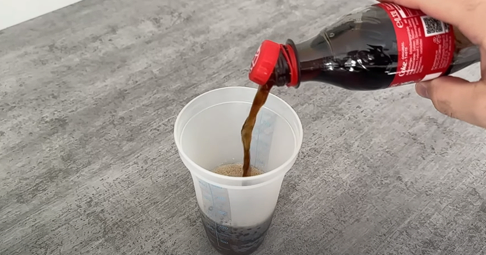 Eliminate Toilet Limescale Without Scrubbing: Discover the Surprising Power of Coca Cola