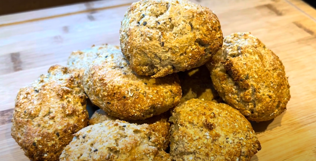 Flourless Quick Recipe for Healthy Oatmeal Quark Rolls with Carrot Pieces