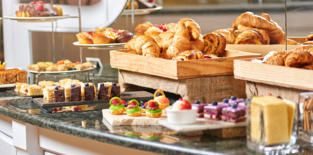 Why Hotels Don’t Lose Money on Free Buffets: The Trick Lies in the First Courses
