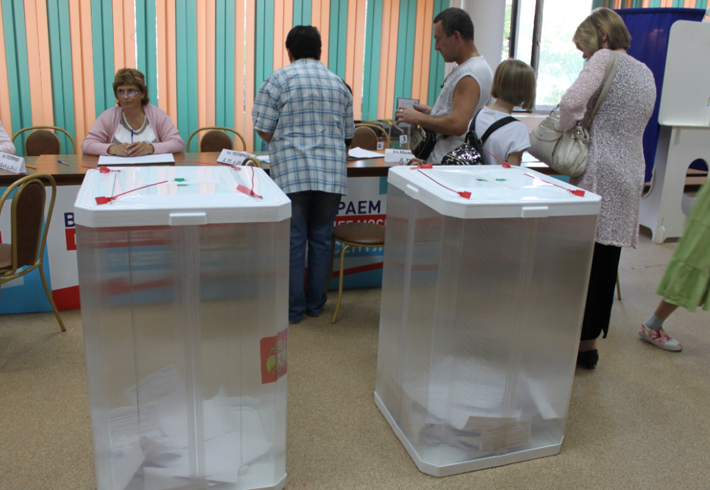 Russia’s Creative Bid to Boost Voter Turnout: iPhones, Cars, and Sugar up for Grabs