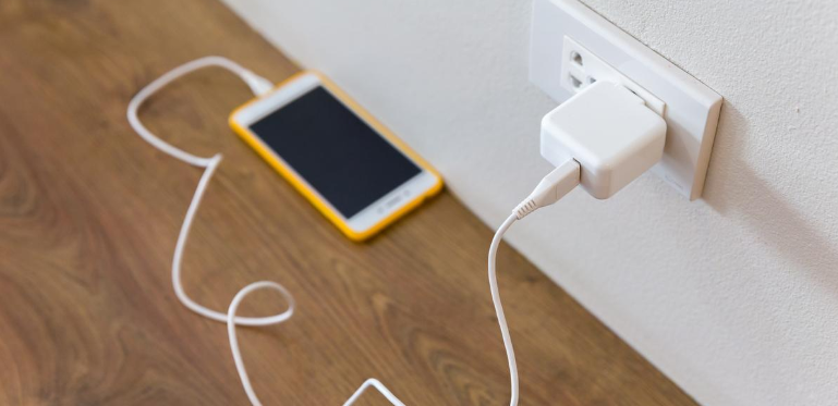These habits cause your phone’s battery to drain quickly.