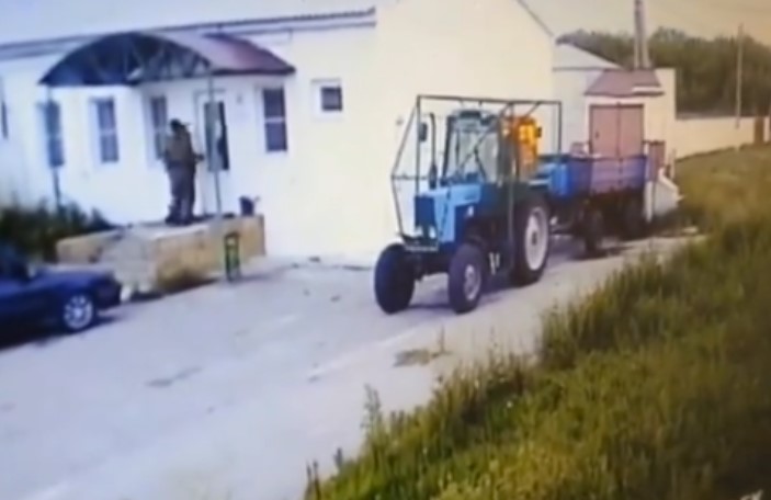 Video: Russian Soldiers Caught Looting Pig Farm in Belgorod