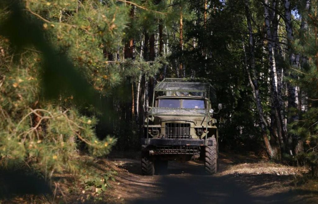 Belarusian Forces Modify Vehicles with Anti-Drone Cages Near Ukraine