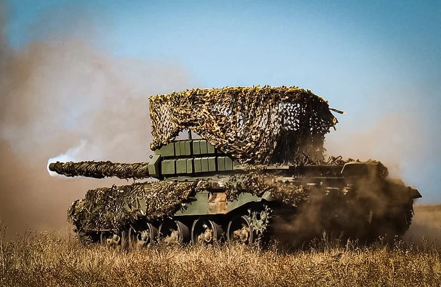 Ukraine Modifies Captured Russian T-62 Tanks for Potential Combat Use