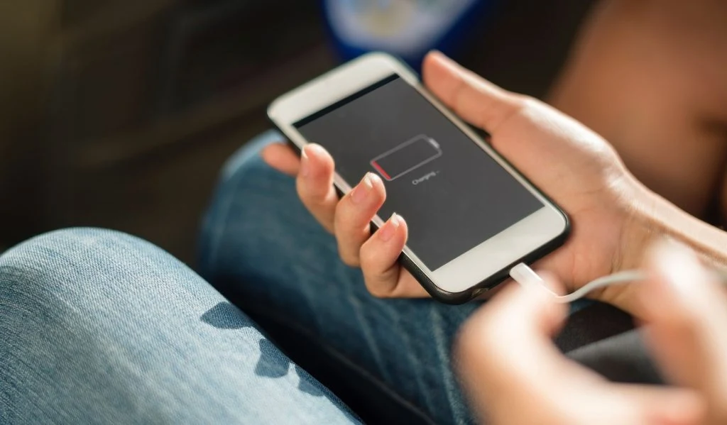 “Juice-Jacking” Scam Lets Hackers Steal Your Data While You Charge